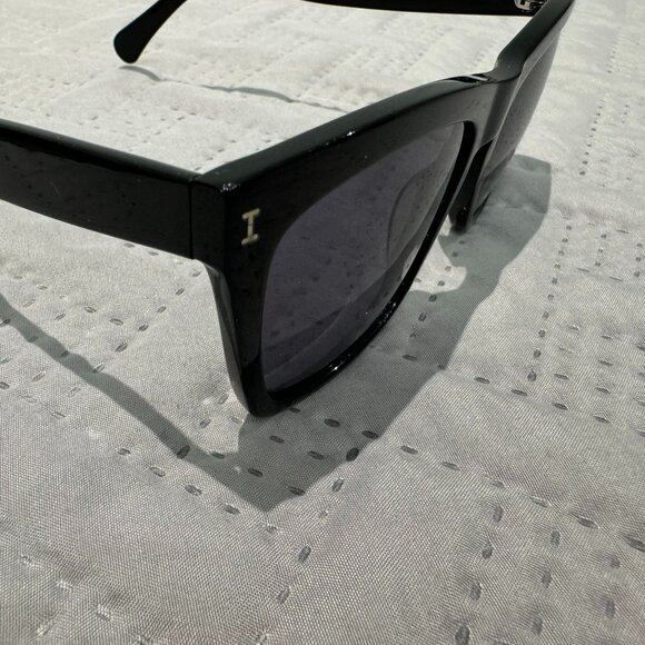 Illesteva Los Feliz Sunglasses - Black/Grey - Picture 6 of 14
